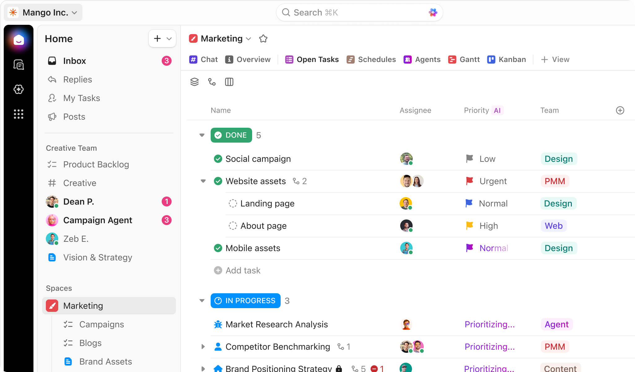 ClickUp lista nézet állapot szerint csoportosítva, AI által javasolt prioritásokkal